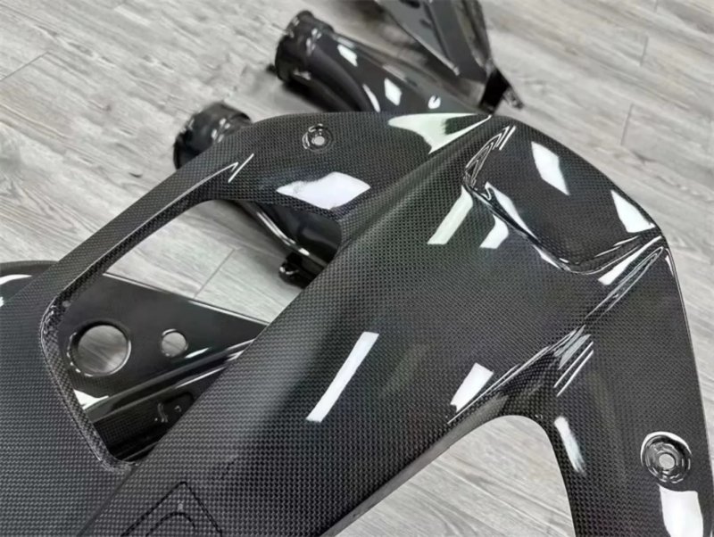 High Quality Fast Delivery Whole Sale Price Dry Carbon Fiber OEM Style Engine Compartment Body Kits for  812